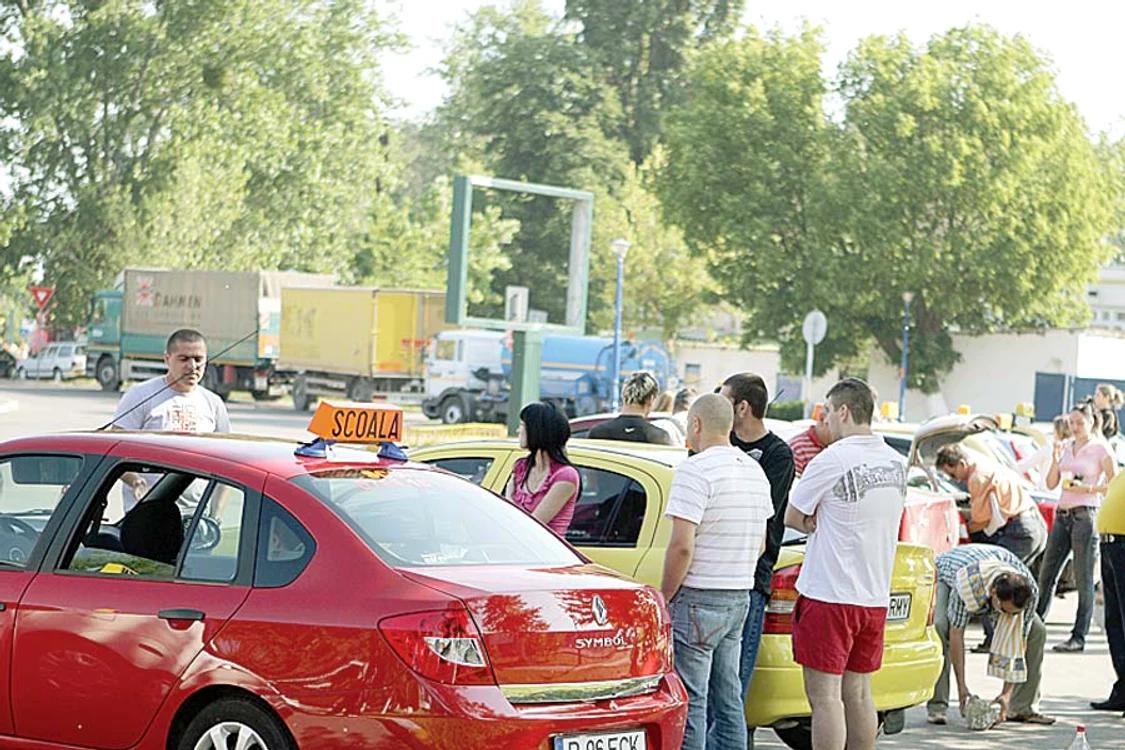 Cei cu opt clase, nu pot da de permis