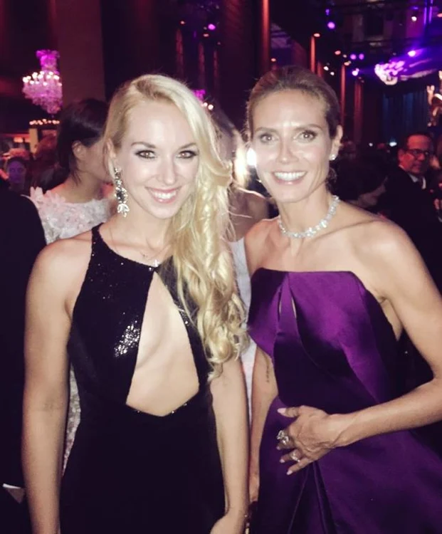Sabine Lisicki, într-o ţinută de seară la un eveniment alături de Heidi Klum