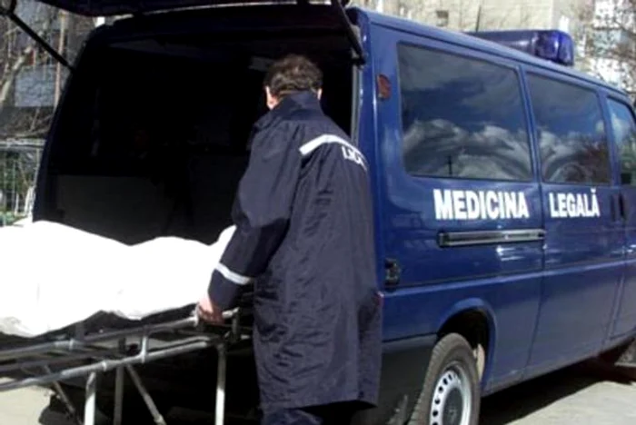 Cadavrul a fost transportat la Serviciul de Medicină Legală pentru autopsiere FOTO arhivă Adevărul