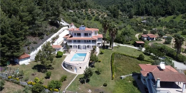 Vila preferata de GRU din Halkidiki FOTO 7sur7  jpeg