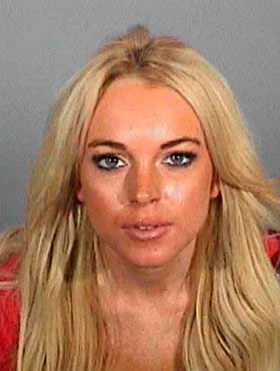 Lindsay Lohan nu a fost niciodată o actriţă cuminte. Ea a fost arestată pentru că a condus în stare de ebrietate, iar asupra ei au fost găsite droguri