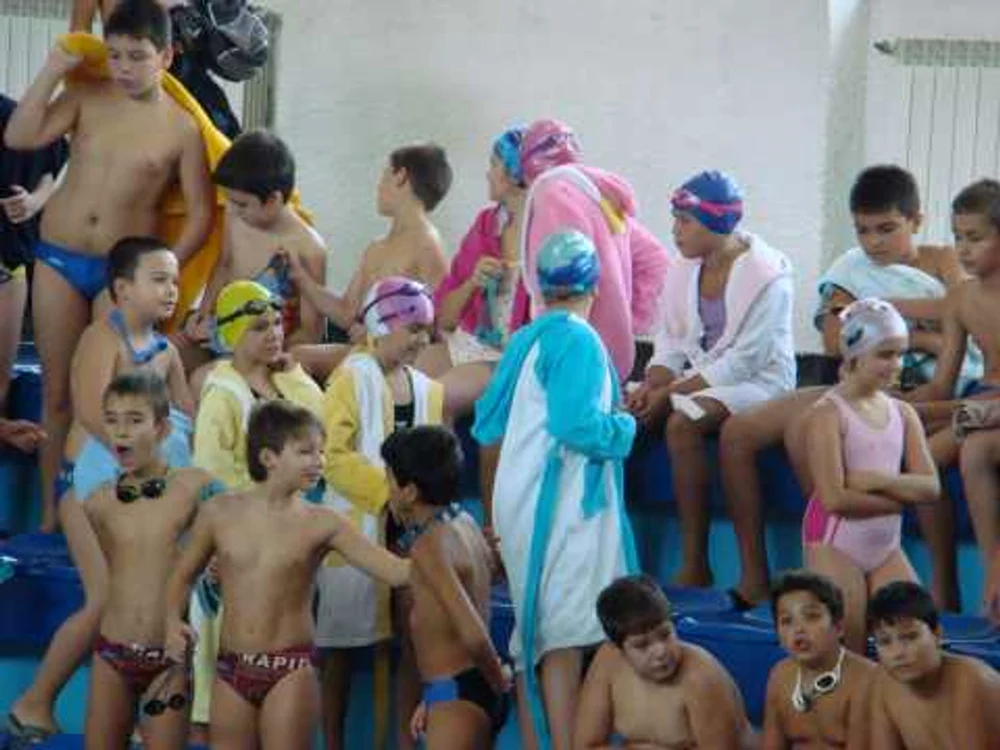 Porţi deschise spre polo la piscina Floreasca