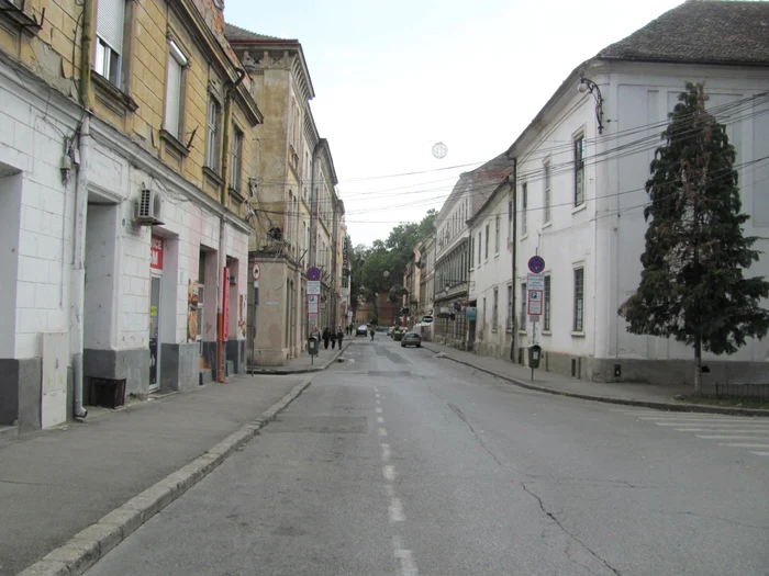 Linişte pe strada Lucian Blaga, una dintre cele mai circulate străzi din centrul oraşului FOTO: Ştefan Both