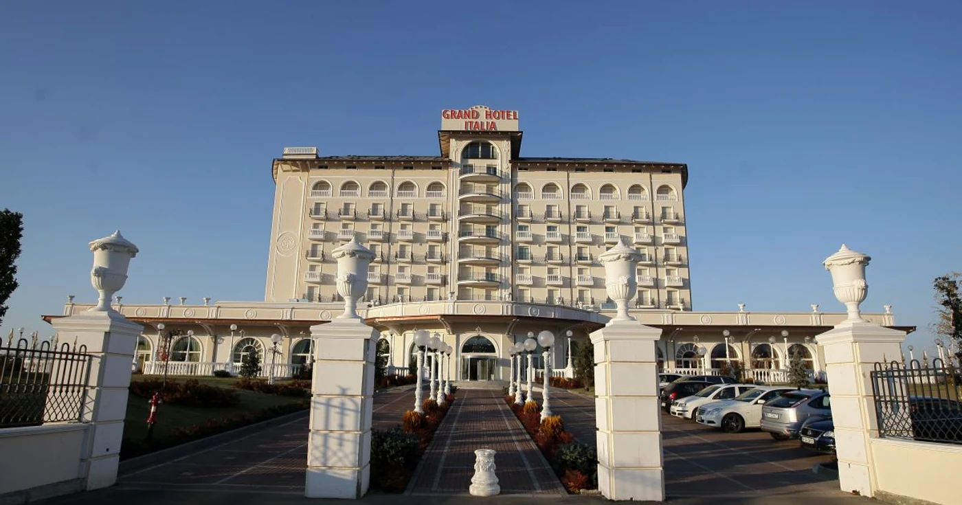 Vezi invitaţii de la petrecerea de botez a fiului preşedintelui CJ Alin Tişe