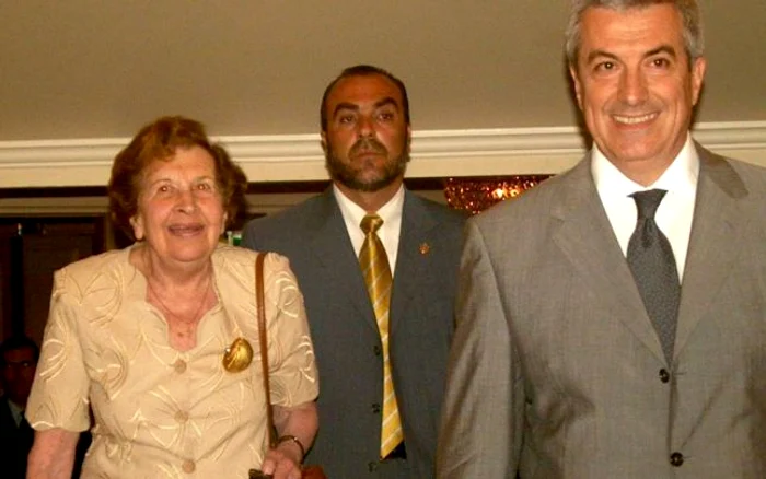 Călin Popescu Tăriceanu, alături de mama lui (Foto: Mediafax)