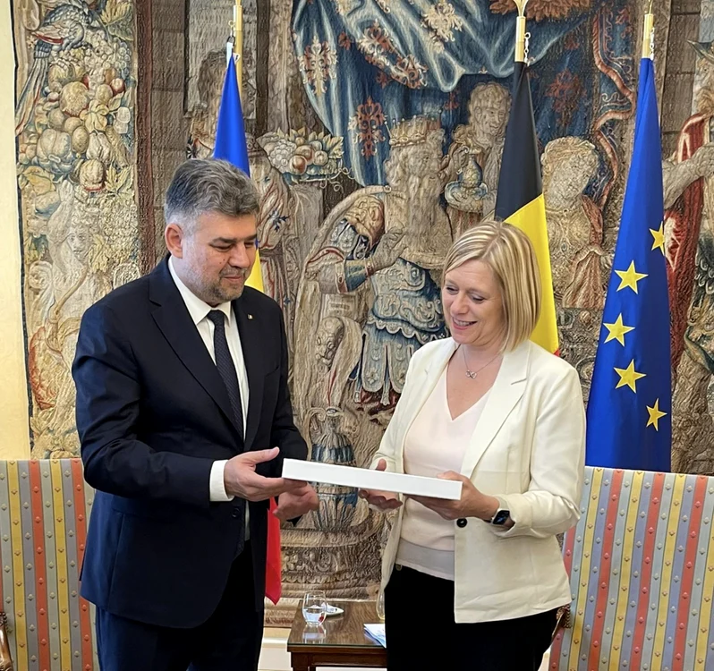 Marcel Ciolacu şi Eliane Tillieux, preşedinta Camerei Deputaţilor din Belgia. FOTO