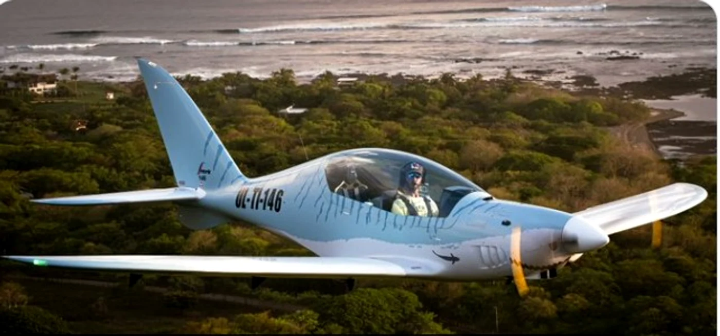 Avion Shark FOTO Captură X