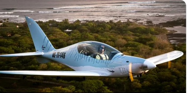 Avion Shark FOTO Captură X jpg