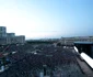 Oameni care asteapta inceperea concertului "The Wall" sustinut de Roger Waters in Piata Constitutiei MEDIAFAX FOTO