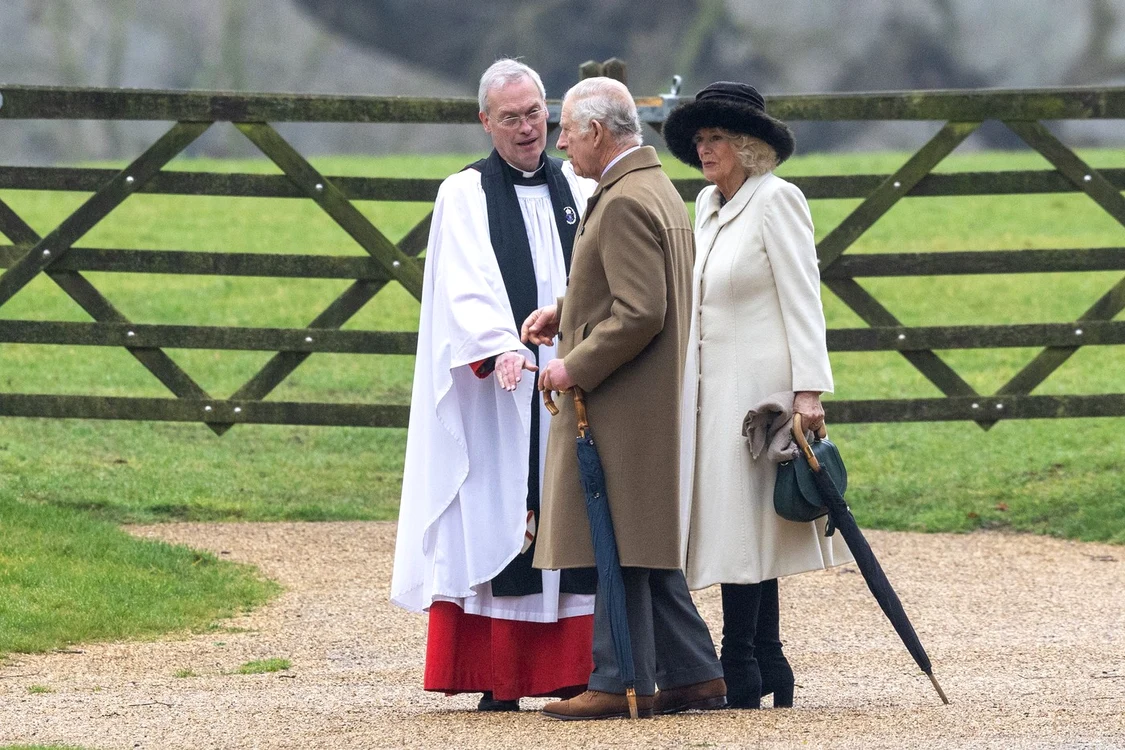 Regele Charles și Regina Camilla caută sprijin în conversațiile cu pastorul. FOTO: Profimedia
