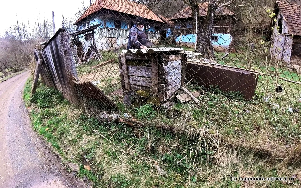 Traian, unul dintre cei câțiva localnici din Bărăștii Iliei. Foto: Daniel Guță