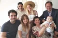 Aceasta este frumoasa familie a tatălui Deliei jpeg