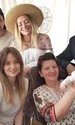 Aceasta este frumoasa familie a tatălui Deliei jpeg