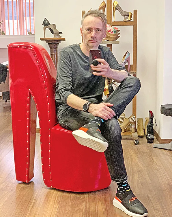 Mihai a realizat cei mai înalți pantofi din lume