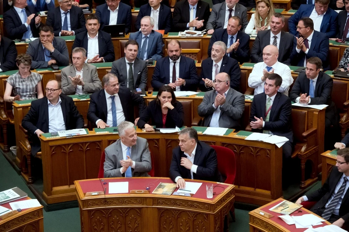 Parlamentul Ungariei a adoptat un pachet legislativ anti-imigranţi. FOTO EPA
