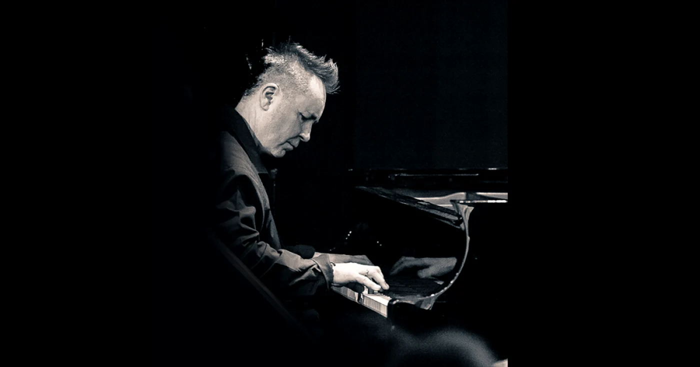 Cîştigă o invitaţie la concertul violonistului Nigel Kennedy! png