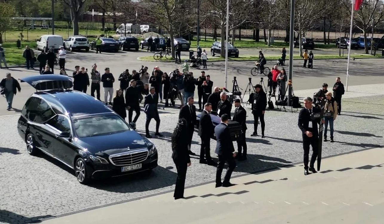 Cei care își doresc își pot lua „adio”, miercuri și joi (FOTO: Click!)