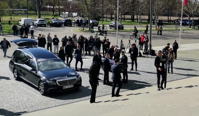 Cei care își doresc își pot lua „adio”, miercuri și joi (FOTO: Click!)