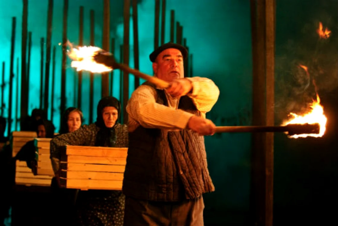 Scenă din "Undeva la Palilula", filmul lui Silviu Purcărete