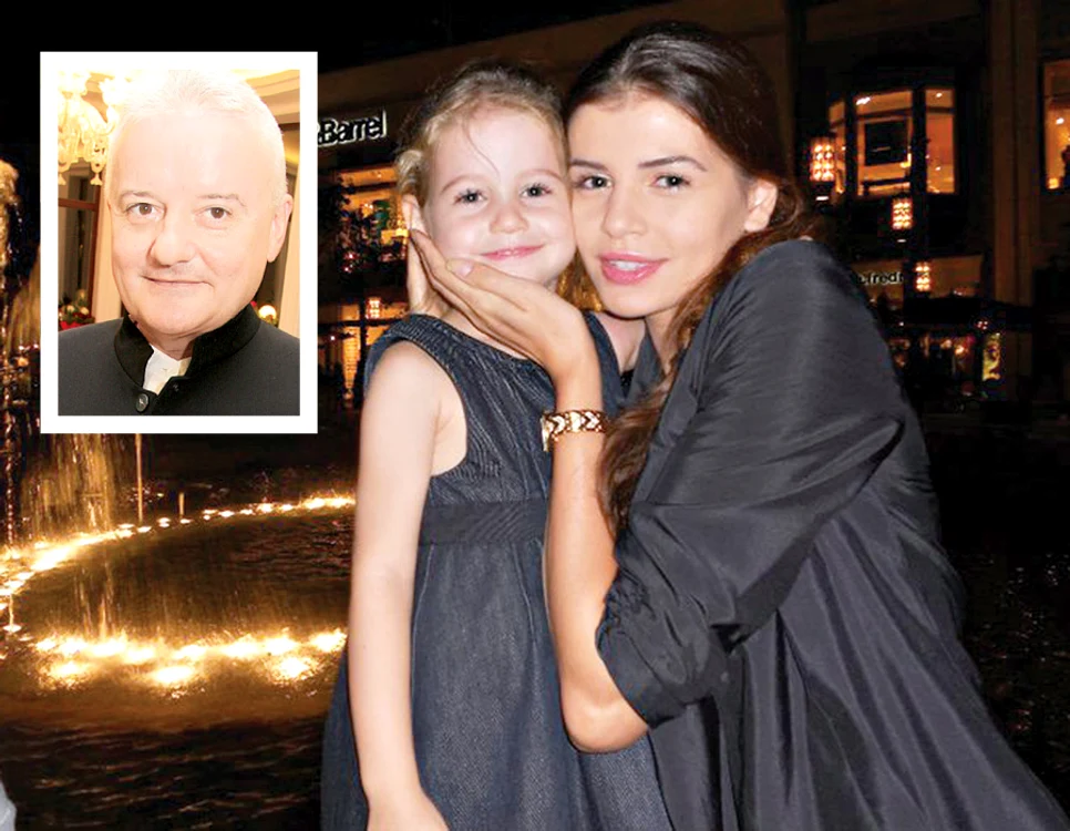 
    Moni şi Irina sunt  ţinute de Iri ca două  regine, la Los Angeles  