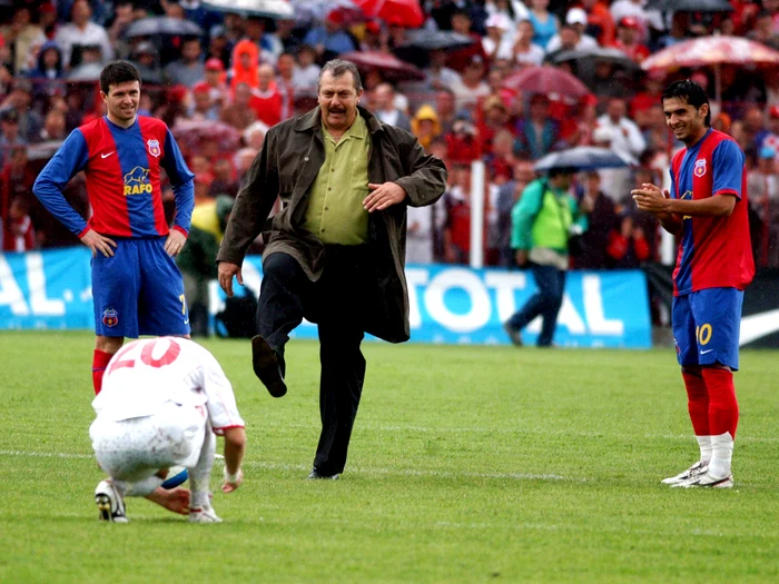 Respectat de fani, Helmuth Duckadam nu e întotdeauna de acord cu eiFoto: Sport Pictures