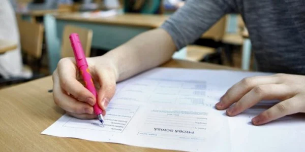9.000 de elevi de clasele a XI-a şi a XII-a vor susţine începe luni simulările la Bacalaureat