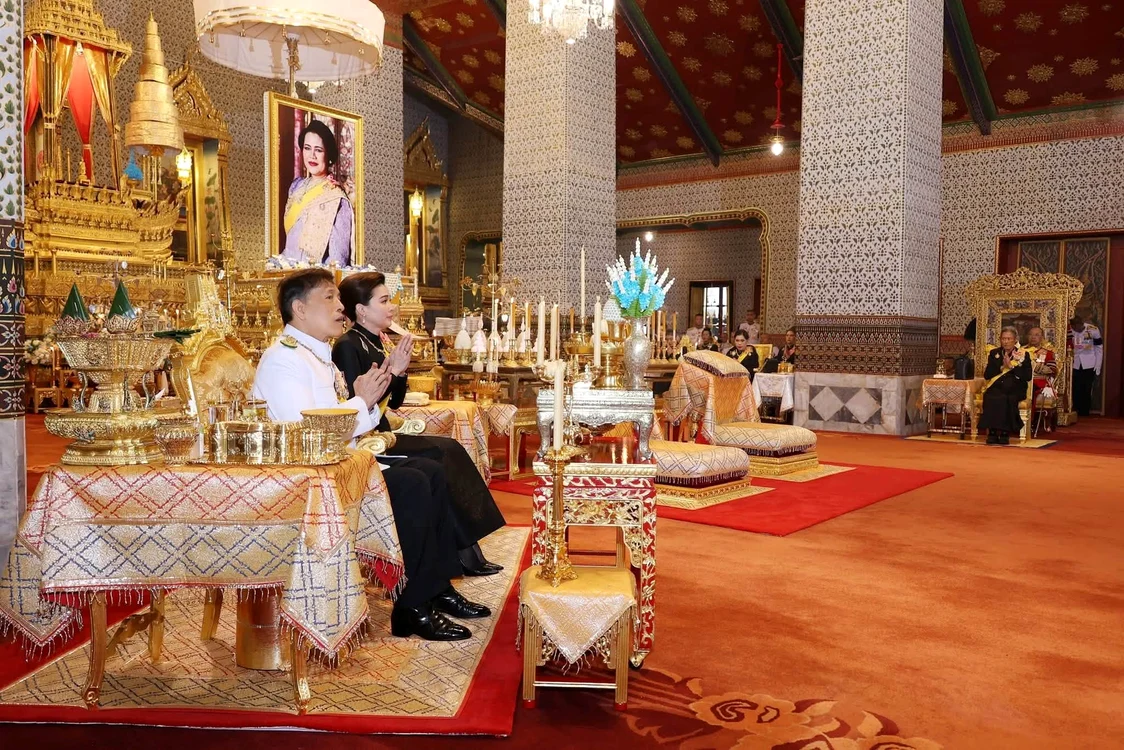 Regele Rama X al Thailandei și soția sa foto Facebook jpg
