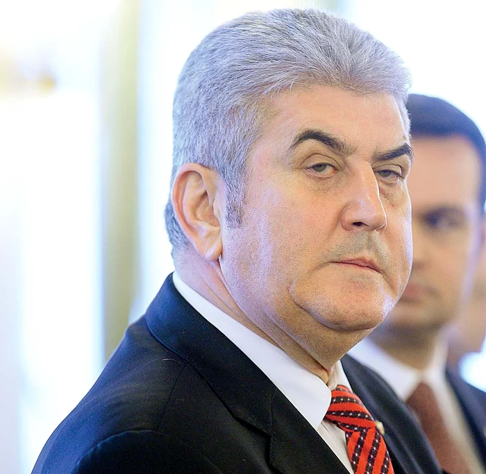 
    Gabriel Oprea e acuzat că a folosit ilegal echipaje ale Poliției Rutiere  