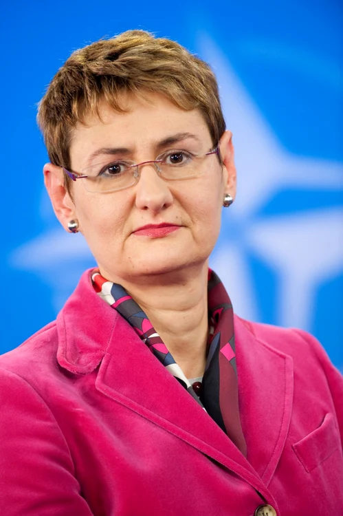 Oana Lungescu este purtătoarea de cuvânt a NATO   FOTO NATO
