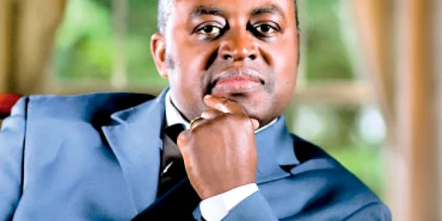 Infirmier în SUA, rege în Uganda