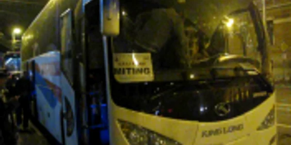 Sindicaliştii din USLIP au obţinut în cele din urmă autocarele cu care au plecat spre Bucureşti