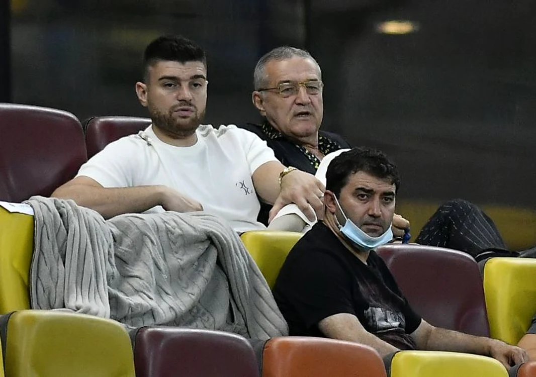 Gigi Becali și ginerele lui, Mihai Mincu, singurii fără mască în tribunele Arenei NaționaleFOTO: Sportpictures.eu