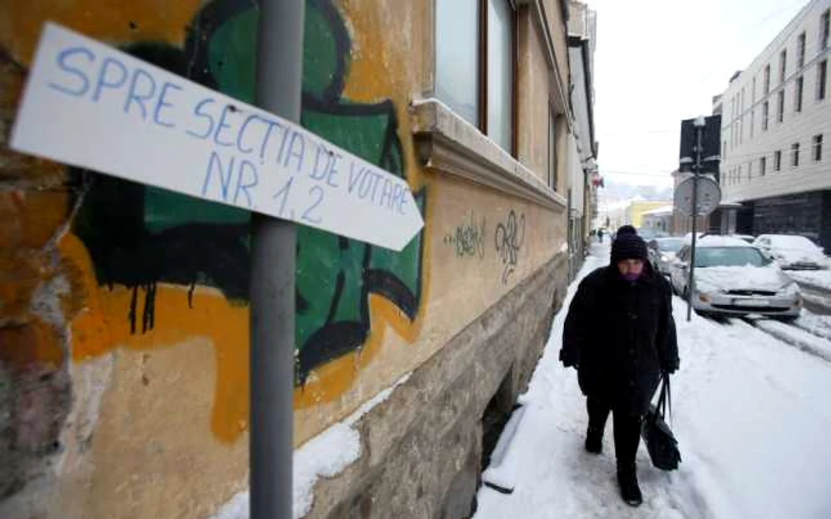 „Din fericire, există şi categoria cetăţenilor cu demintate, a celor care privesc votul drept ceea ce este, o modalitate de exprimare a propriei voinţe în gestionarea treburilor publice” FOTO Mediafax