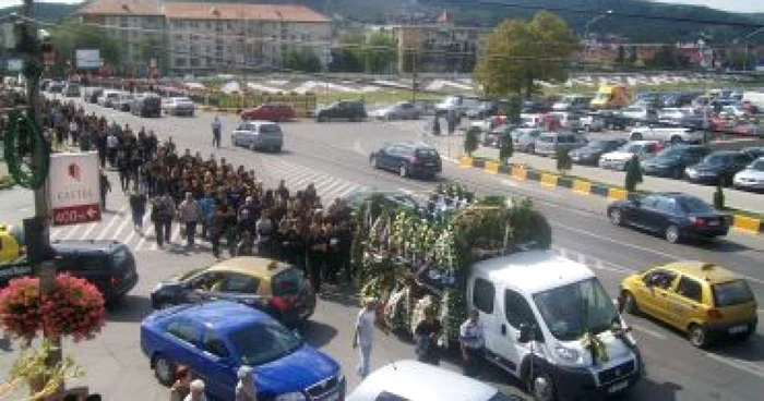 Râmnicu Vâlcea: Tânărul motociclist a fost condus pe ultimul drum