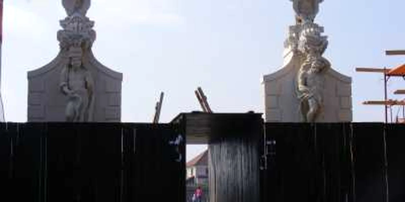 Alba Iulia: Poarta II a Cetăţii Alba Carolina este reconstruită şi va fi redată circuitului turistic