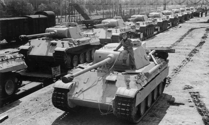 Tancuri Panther (© Das Bundesarchiv Bild 183-H26258)