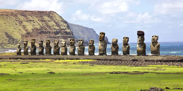  Statui moai de pe Insula Paștelui - Ahu Tongariki FOTO Shutterstock 