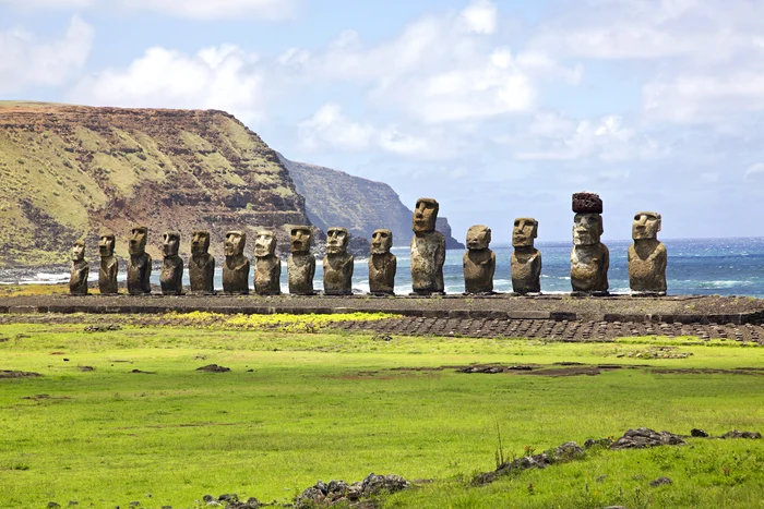  Statui moai de pe Insula Paștelui