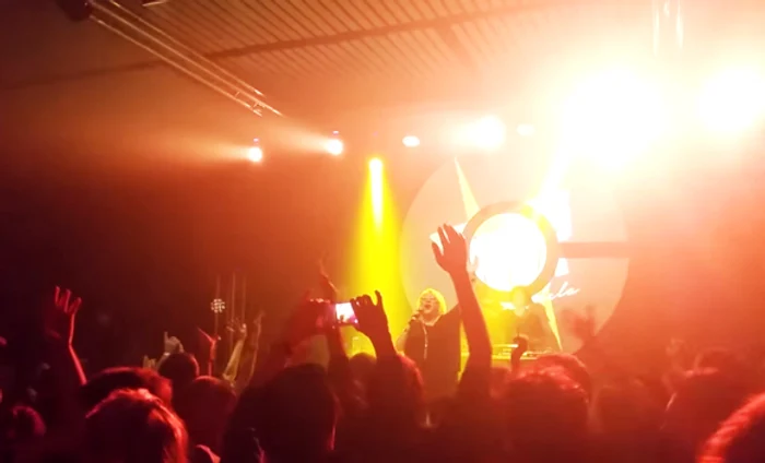 
    Mirabela Dauer își amintește cu nostalgie de concertul din clubul Colectivcaptură: youtube  