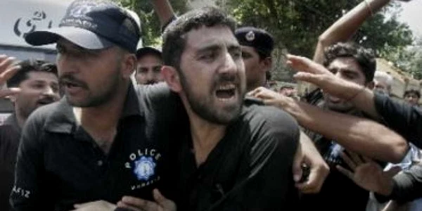 10 răniţi în urma exploziei unei maşini capcană în Pakistan