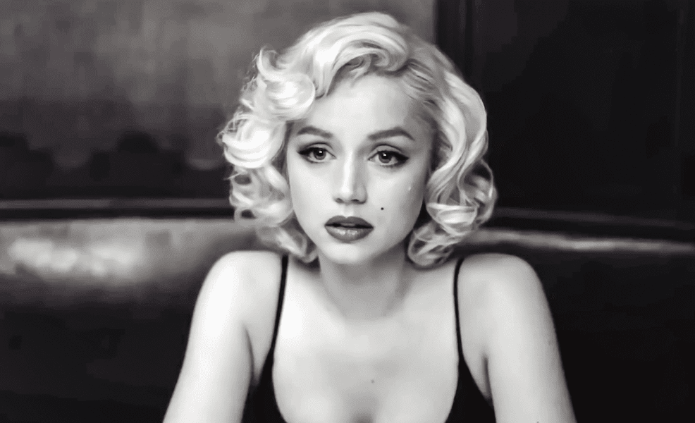 Filmul „Blonda“, despre Marilyn Monroe, desființat de critici și de fani. Scena de sex oral cu JFK e „înfiorătoare și nebunească“ FOTO