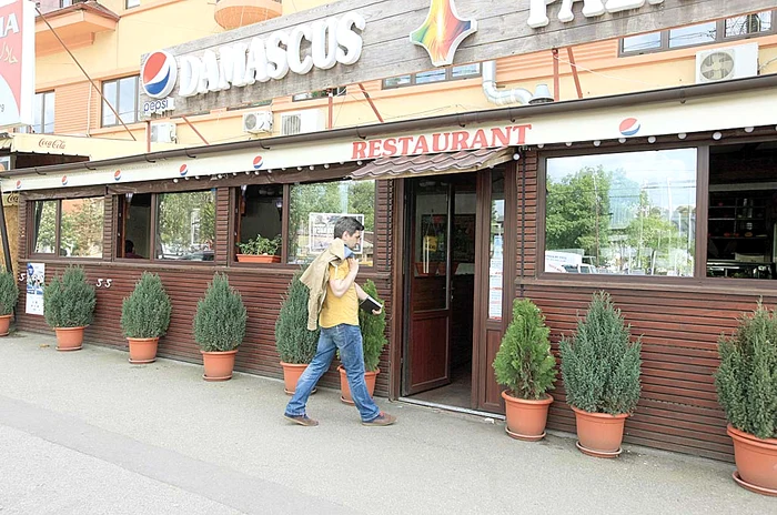 Ospătarul restaurantului arăbesc de pe Bd. Basarabia a eliberat bon pentru consumaţie, însă a refuzat bacşişul