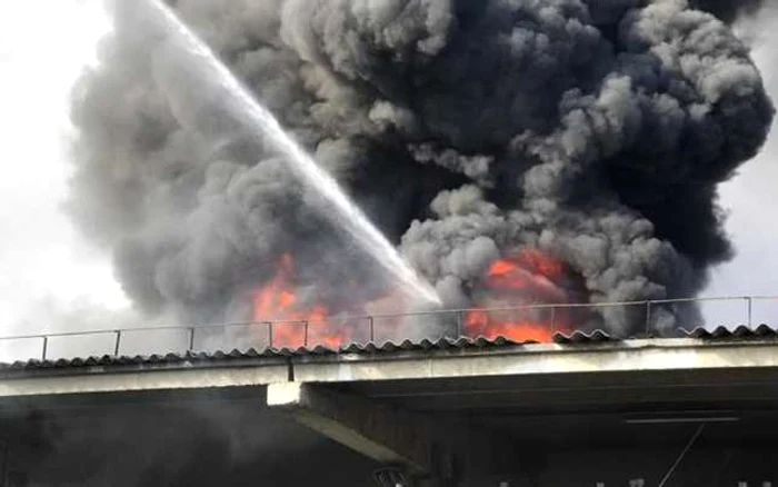 incendiu ploiesti depozit textile foto isu ph