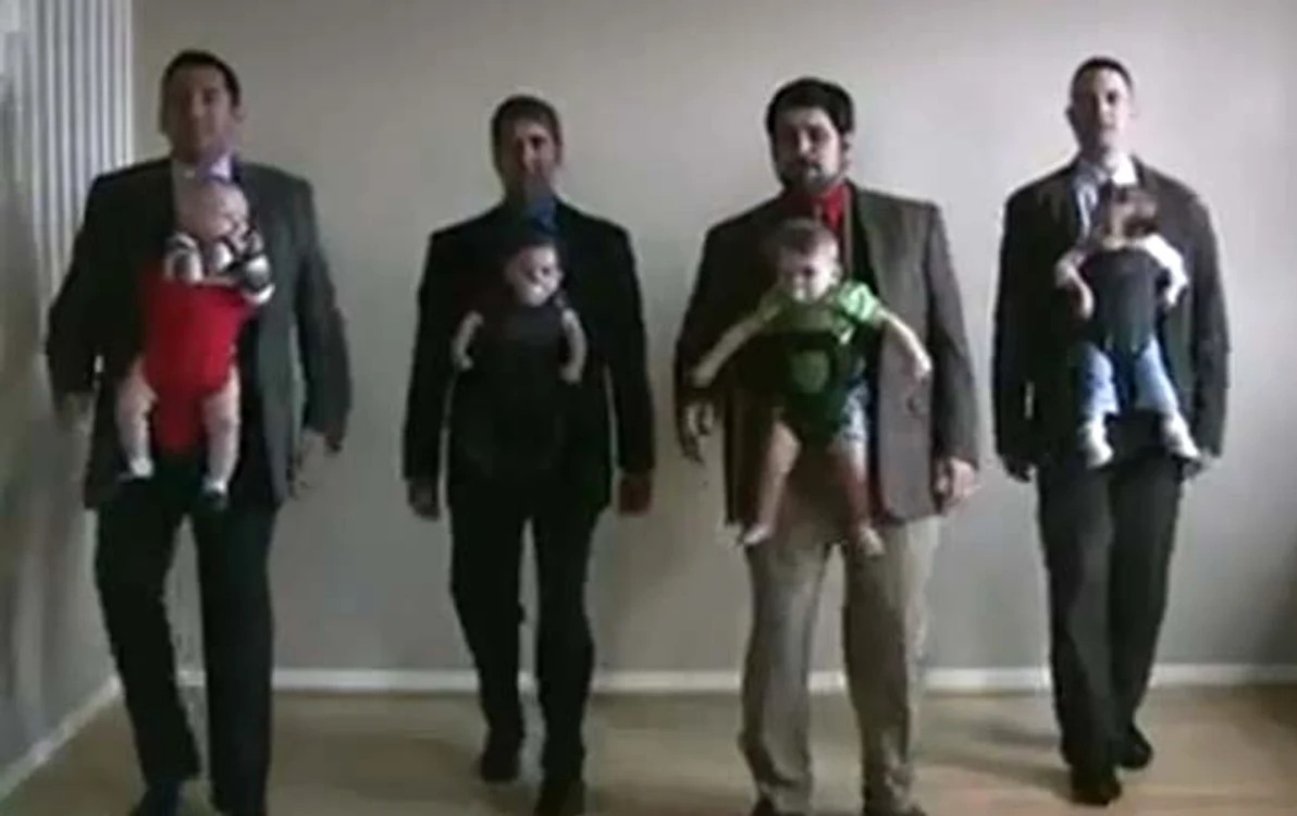 
    Tăticii dansează alături de copiii lor  