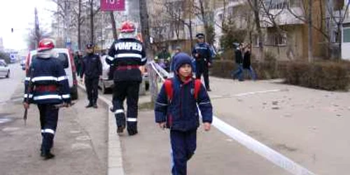 Traficul în zona periculoasă a fost restricţionat