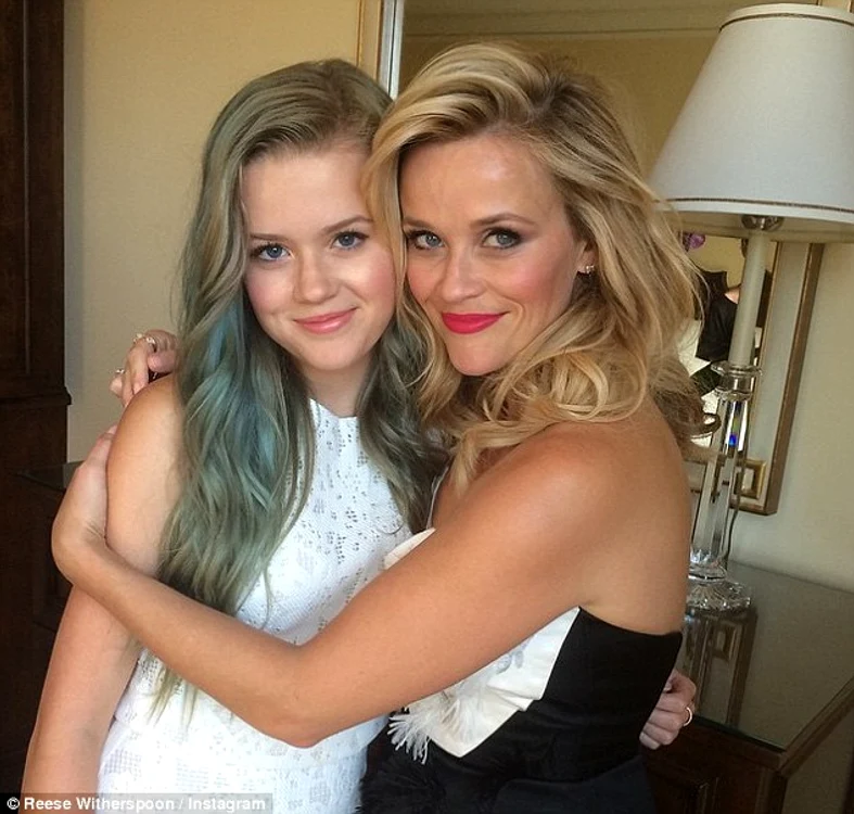 Actriţa, alături de fiica sa, Ava