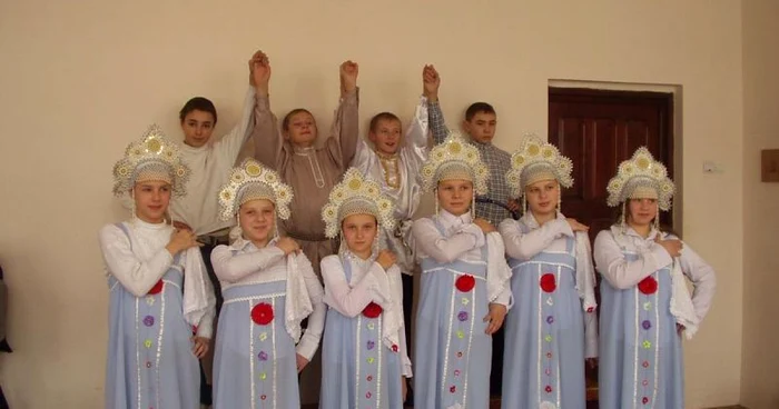 Elevii lipoveni, costumaţi tradiţional