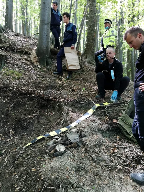 Polițiștii sunt nelipsiți de la descoperirile de rămășițe umane FOTO arhiva personală