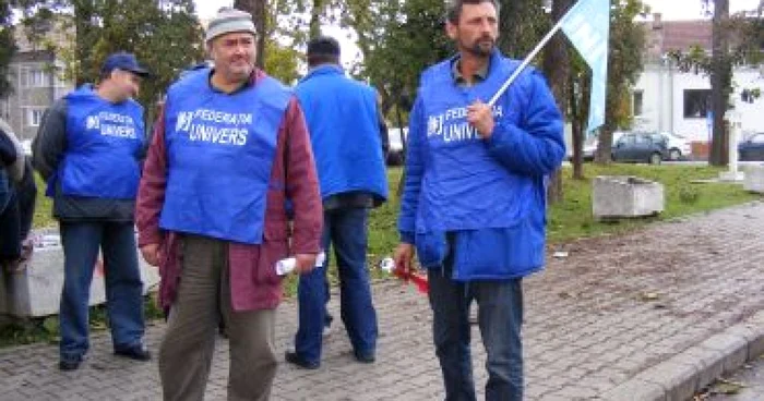 Alba Iulia: Sindicaliştii „Electrica“ au pichetat Palatul Administrativ