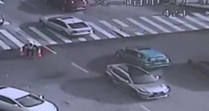 
    Polițitstul a acționat la timp înainte să se producă o tragedie foto: captură video  